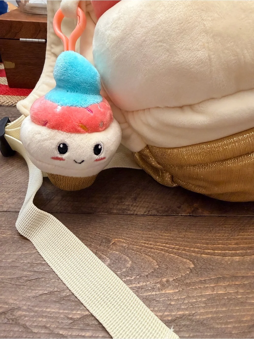 This adorable Smoochy Pals Ice Cream Plush Backpack EUC by Linzy Toy + charm